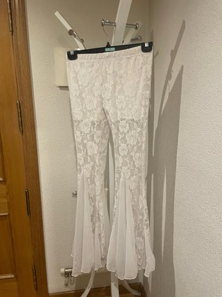 Pantalón de encaje blanco campana