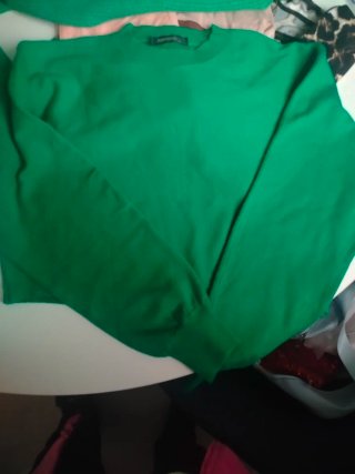 Lote 5 prendas: camisetas, jersey, pantalón y vest