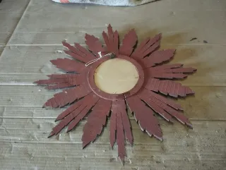 Antico specchio a forma di sole in legno dorato