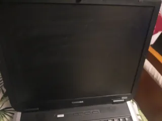 Portátil Toshiba azul y Negro para reparar