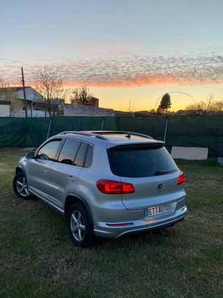 VOLKSWAGEN TIGUAN 2.0 TDi R-LINE TODOS EXTRAS