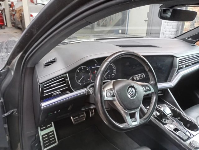 Volkswagen Touareg R-line con techo