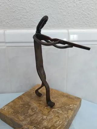 Figuras de arte metálicas