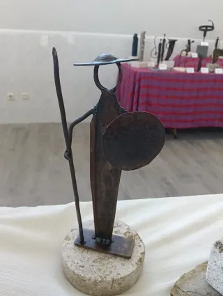 Figuras de arte metálicas