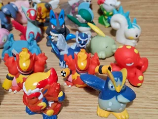 27 Figuras Pokémon Bandai