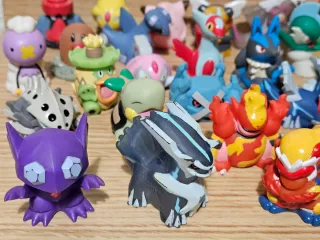 27 Figuras Pokémon Bandai