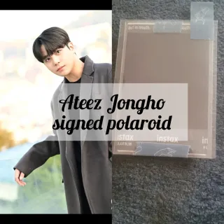 Polaroid firmada de Jongho de Ateez.