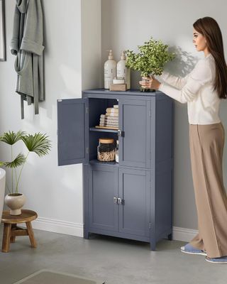 Mobile da Bagno, Mobiletto da Bagno, Credenza da Cucina, Armadio con 4 Ante, Ripiani Regolabili, 30 X 60 X 110 Cm, Grigio Ardesia BBC552G01