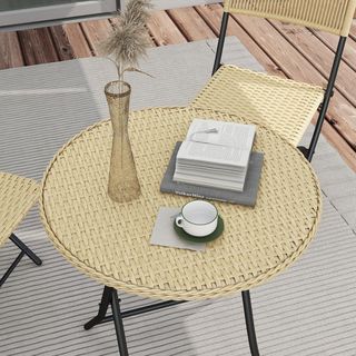 Set De Jardín 3 Piezas En Ratán Y Acero, 2 Sillas Plegables 46X58X84 Cm Y Mesa De Café Ø60X70 Cm, Amarillo Y Negro