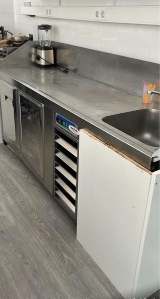 Mesa refrigeradora con fregadero