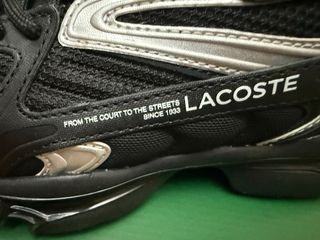 Zapatillas Lacoste Negras y Plateadas