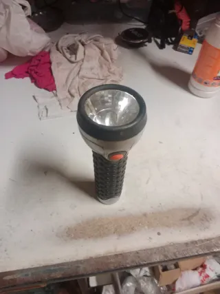 Linterna Multiusos para Coche/Caravana hay 6