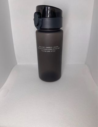 Botella de agua deportiva