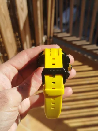 Reloj Tsar Bomba Negro y Amarillo