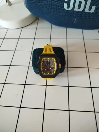 Reloj Tsar Bomba Negro y Amarillo