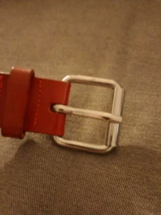 Cintura Fornarina rossa con borchie