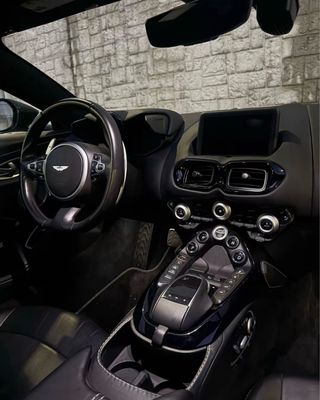 Aston Martin Vantage 2022