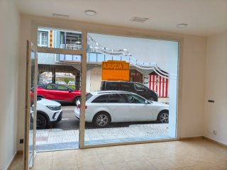 se alquila local en Juan de la Cosa 18