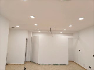 se alquila local en Juan de la Cosa 18