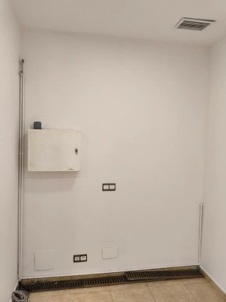 se alquila local en Juan de la Cosa 18