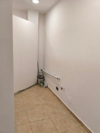 se alquila local en Juan de la Cosa 18