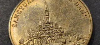 Moneda antigua Virgen Lourdes Notre Dame Santuario