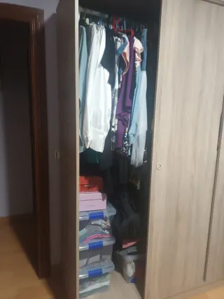 Armario puertas correderas madera