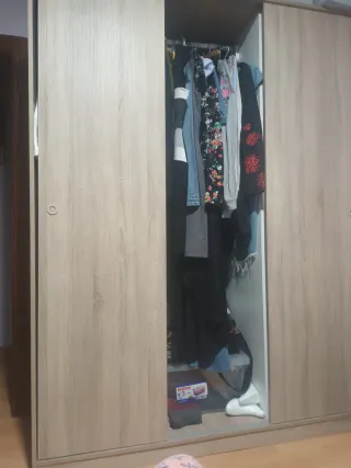 Armario puertas correderas madera