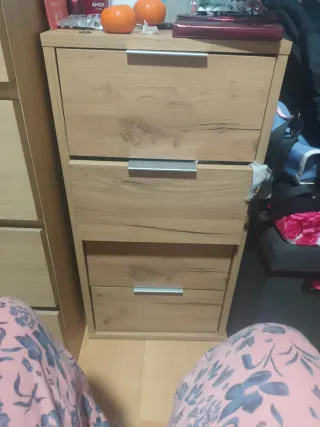 Cajoneras de madera , dos individuales y uno enter