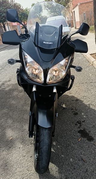 Suzuki V-Strom Negra