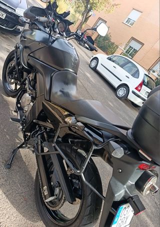 Suzuki V-Strom Negra