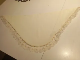 Pico de huertana niña beige y dorado