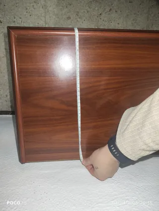 Mesita de noche clásica madera y dorado