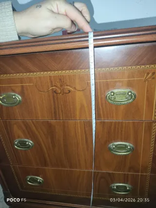 Mesita de noche clásica madera y dorado