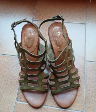 Sandali Nuova Cuoieria vera pelle verdi.