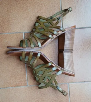 Sandali Nuova Cuoieria vera pelle verdi.