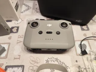 DJI Mini 2 Combo Drone più accessori