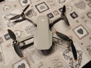 DJI Mini 2 Combo Drone più accessori