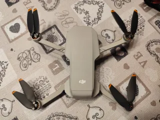 DJI Mini 2 Combo Drone più accessori