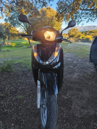 Honda SH 300i Negra - Moto Scooter