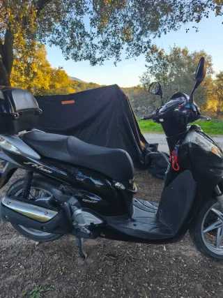 Honda SH 300i Negra - Moto Scooter