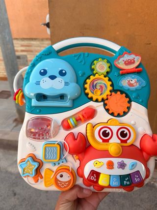 Correpasillos y mesa de actividades para bebé