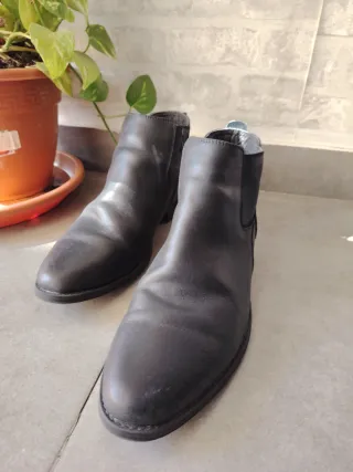 Botines negros de cuero