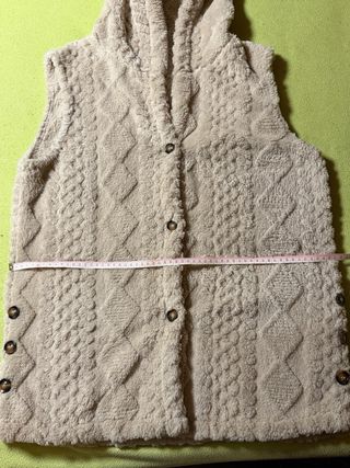 Chaleco con capucha beige talla única
