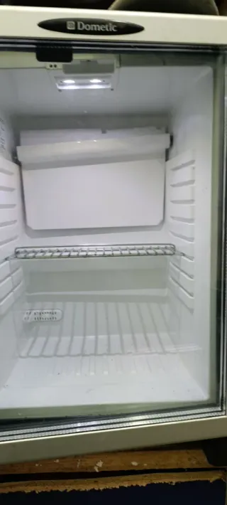 Nevera Dometic pequeña y silenciosa