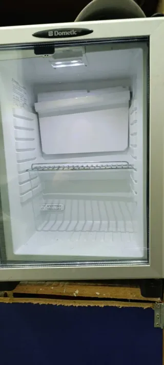 Nevera Dometic pequeña y silenciosa