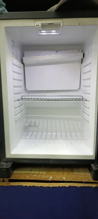 Nevera Dometic pequeña y silenciosa