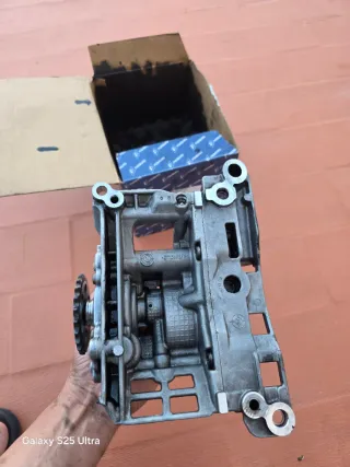 Bomba de Aceite Pierburg 7.24808.25.0