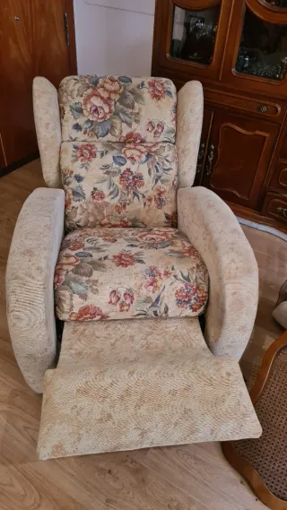 Sillón orejero reclinable estampado