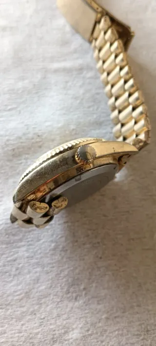Reloj Korytron Dorado Crystal